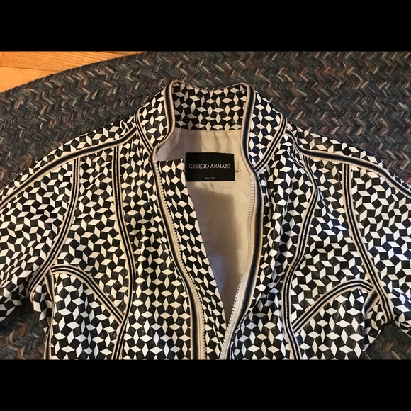 Fashionable jackets perfect for denim - Picture 2 of 4